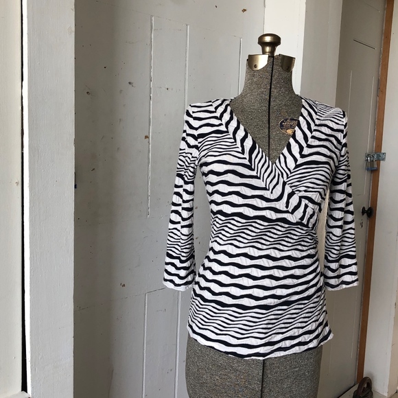 Papillon Blanc Knit Top Black & White Wrap Style - Picture 2 of 8